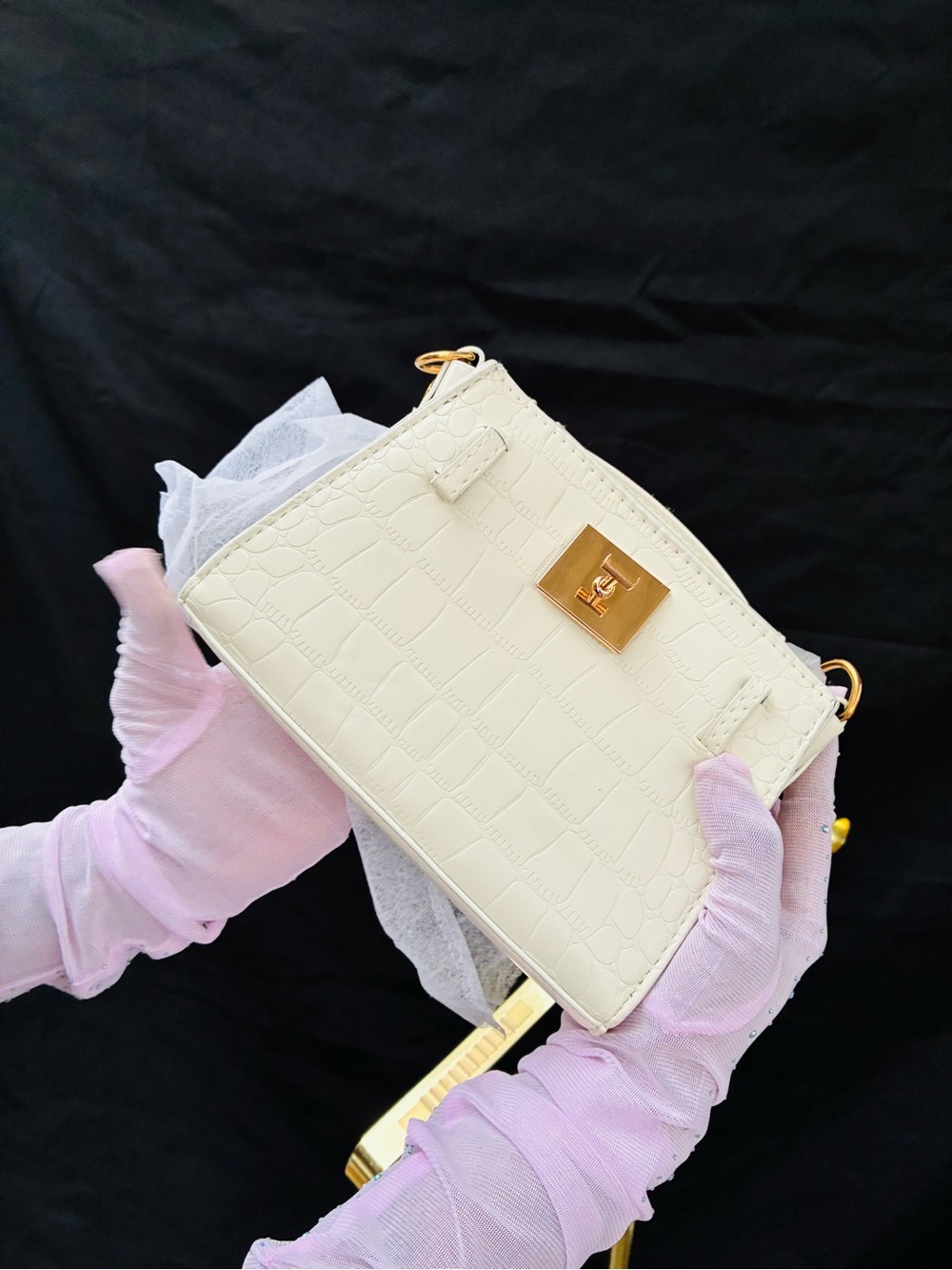 Elegant Cream Croc-Embossed Crossbody Bag with Gold Hardware